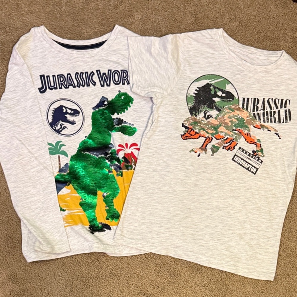 🦖Jurassic World T-Shirts- 2 included, Kids Size 7 & SM